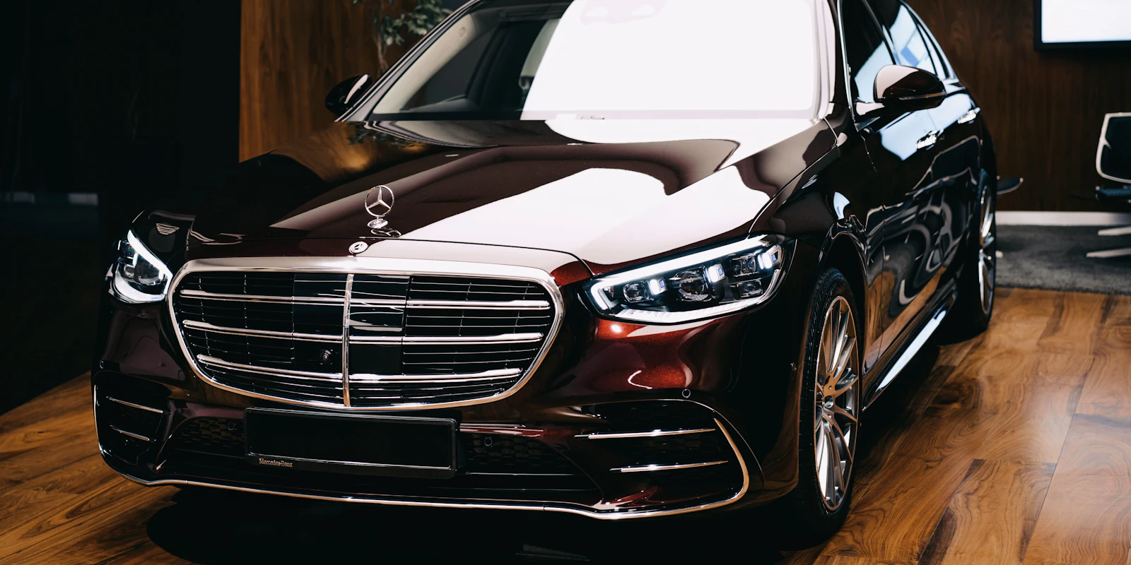 Mercedes-Benz S-Class, front view