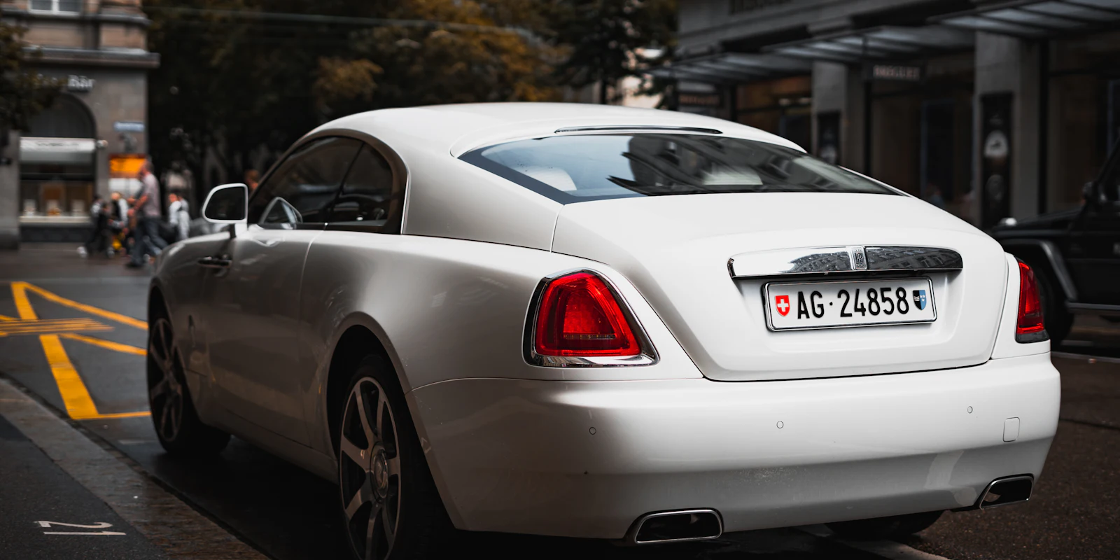 White Rolls-Royce Wraith